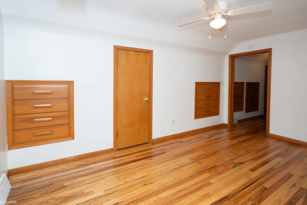 2118 Lennon Street Grosse Pointe Woods City, MI 48236