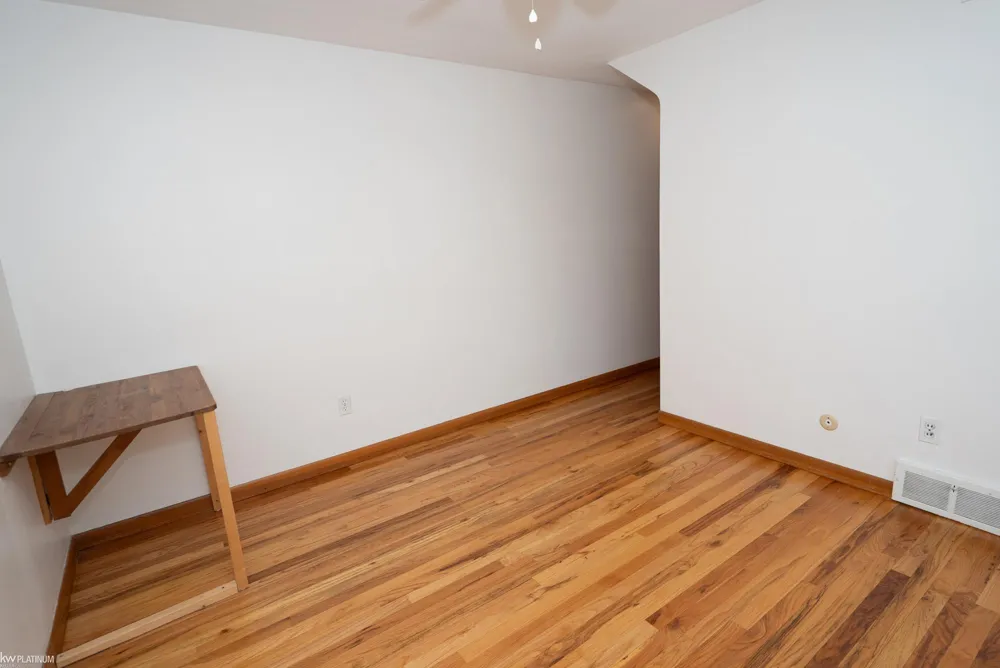 2118 Lennon Street Grosse Pointe Woods City, MI 48236