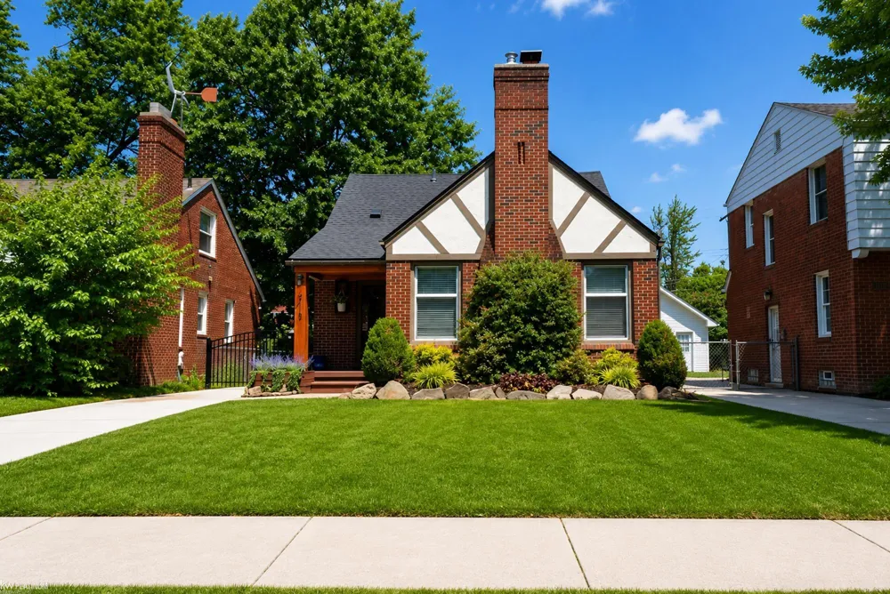 2118 Lennon Street Grosse Pointe Woods City, MI 48236