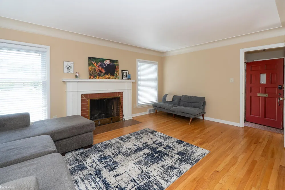 2118 Lennon Street Grosse Pointe Woods City, MI 48236