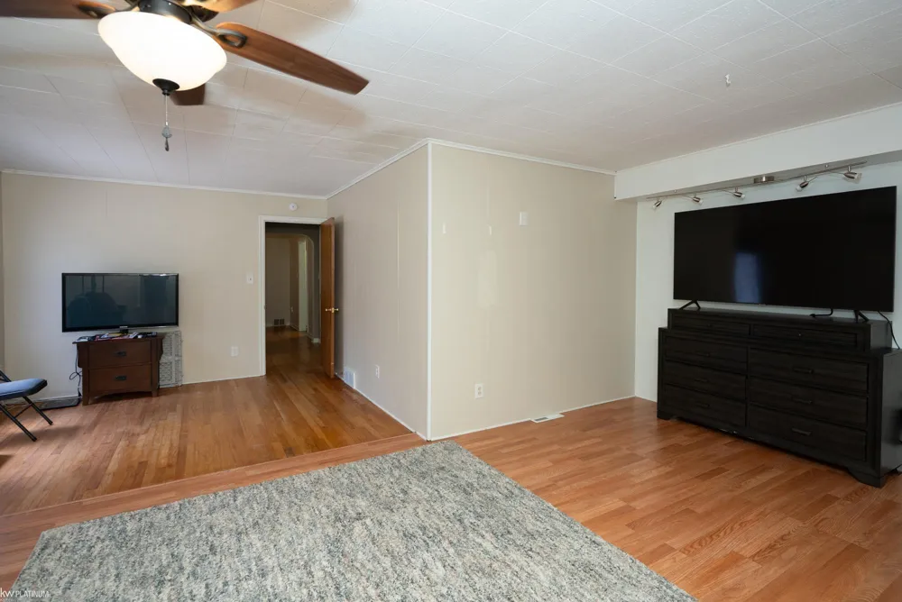 2118 Lennon Street Grosse Pointe Woods City, MI 48236