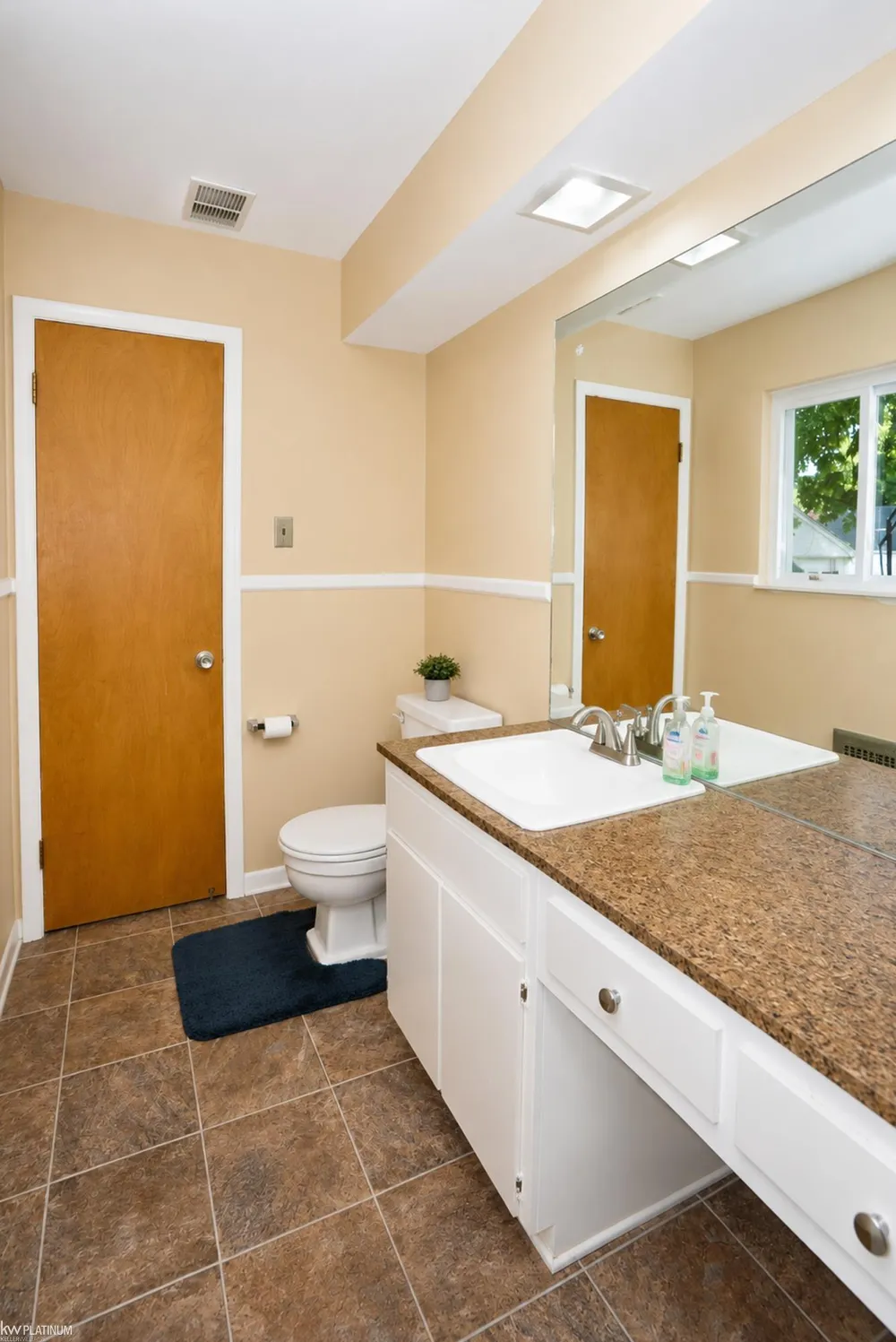 2118 Lennon Street Grosse Pointe Woods City, MI 48236