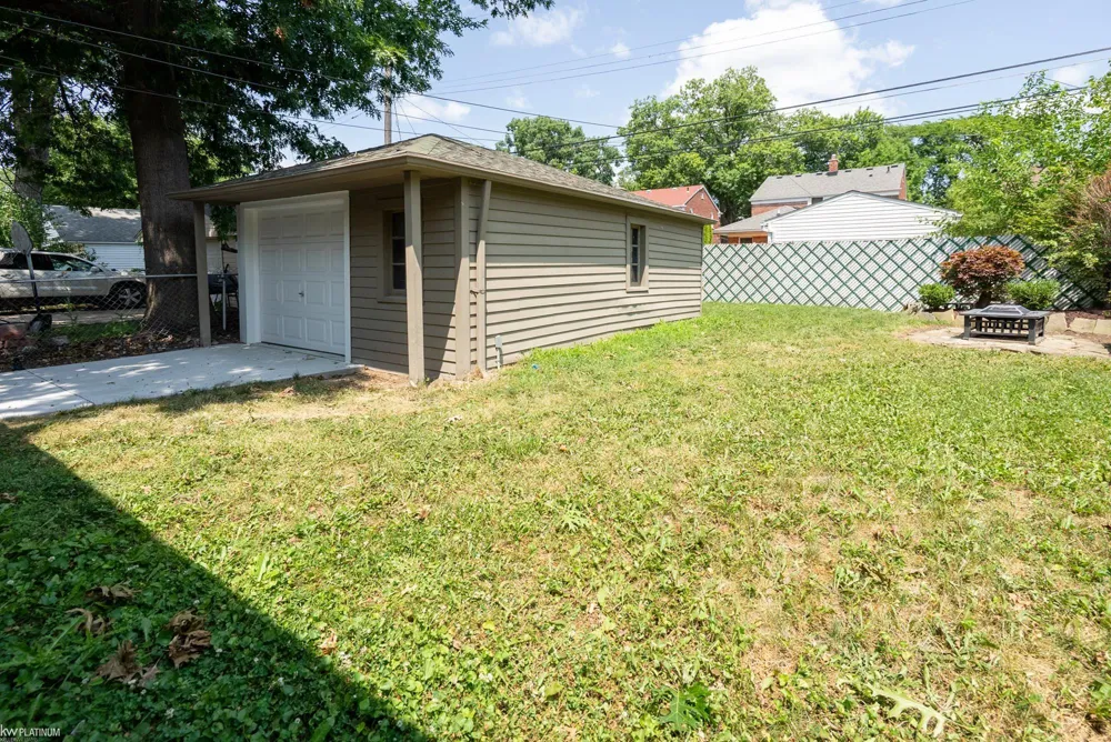 2118 Lennon Street Grosse Pointe Woods City, MI 48236