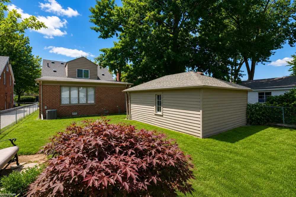 2118 Lennon Street Grosse Pointe Woods City, MI 48236