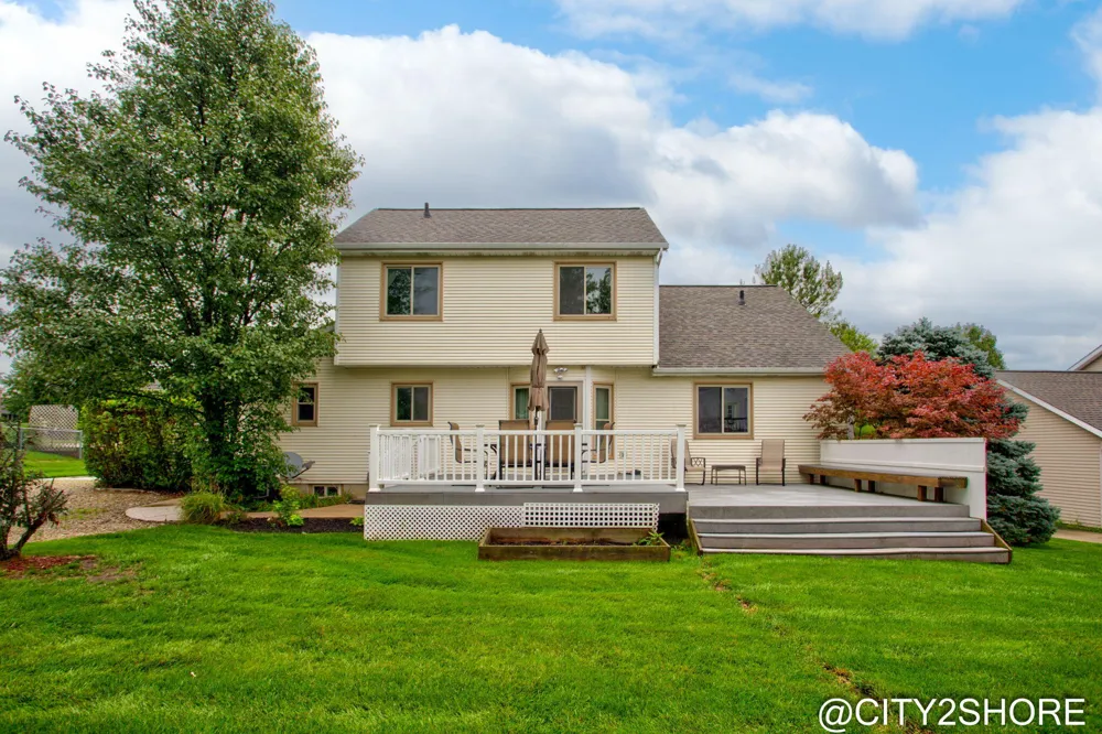 6719 Crown Point Drive Georgetown Charter Township, MI 49426