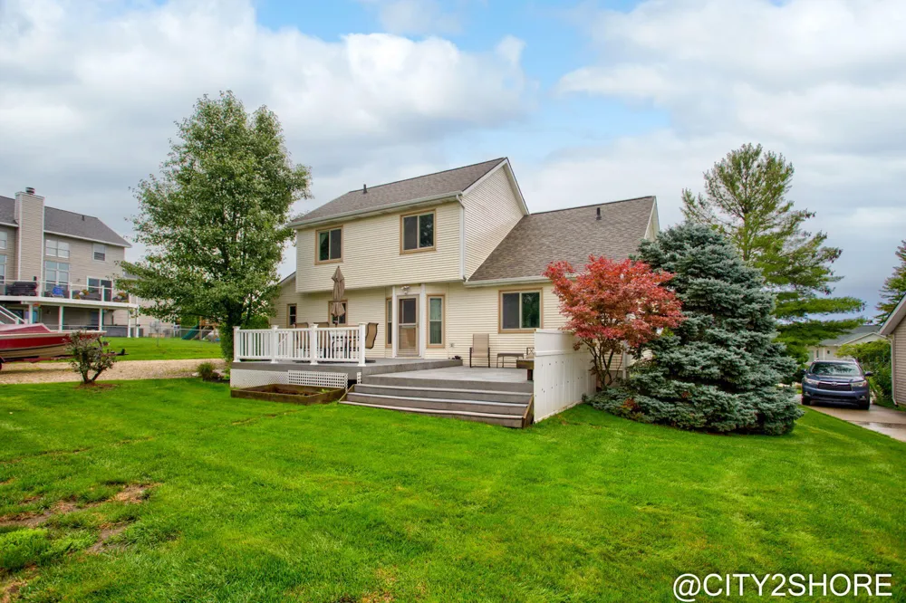 6719 Crown Point Drive Georgetown Charter Township, MI 49426