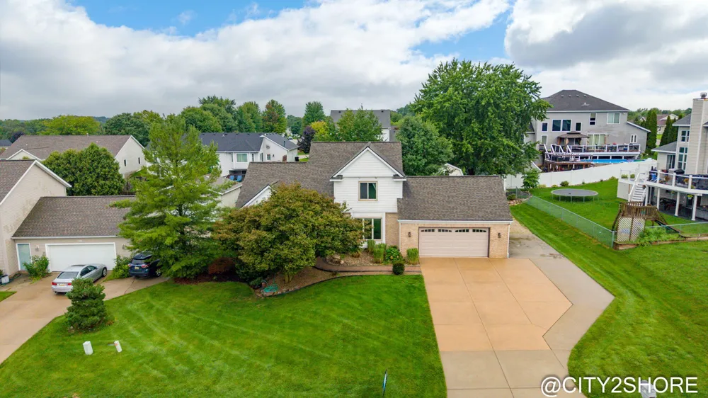 6719 Crown Point Drive Georgetown Charter Township, MI 49426