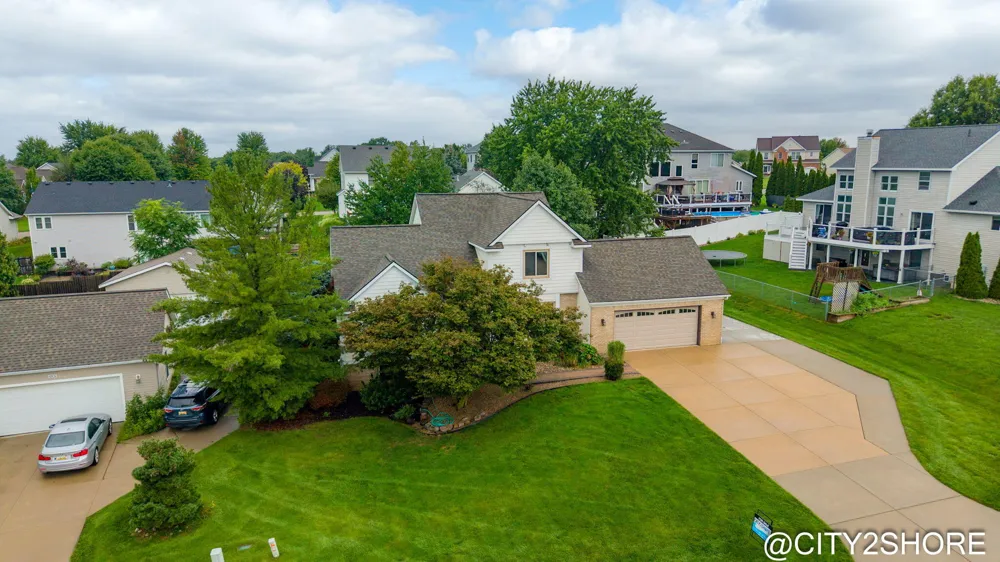 6719 Crown Point Drive Georgetown Charter Township, MI 49426