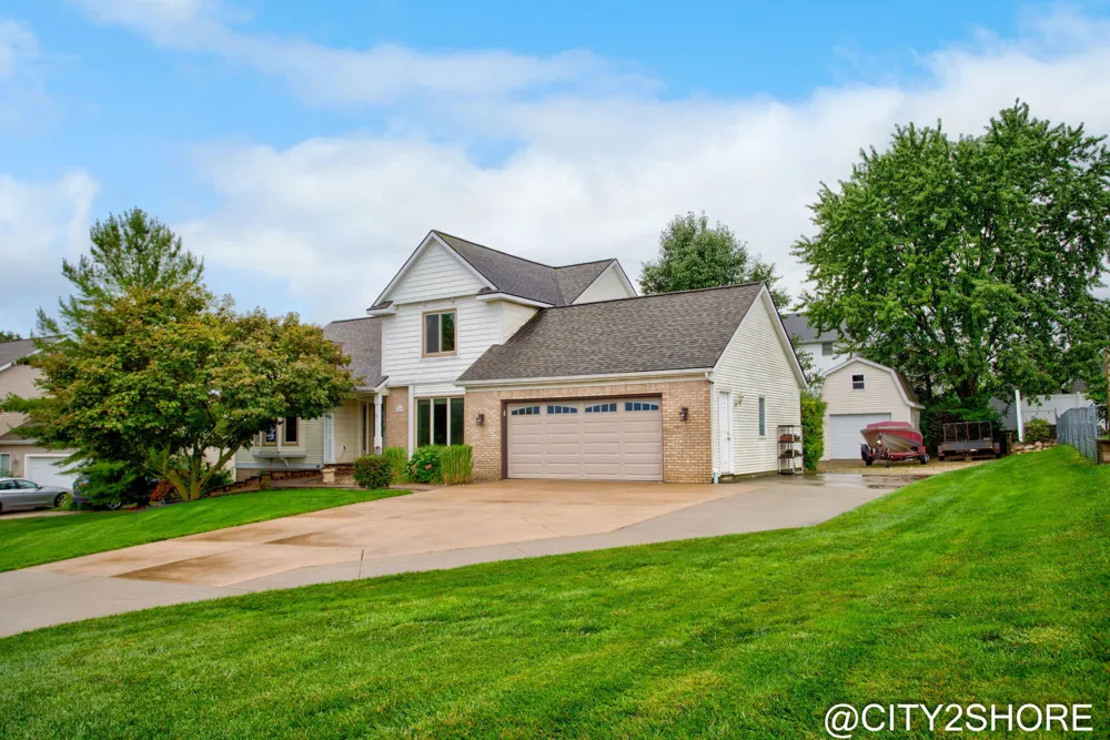 6719 Crown Point Drive Georgetown Charter Township, MI 49426