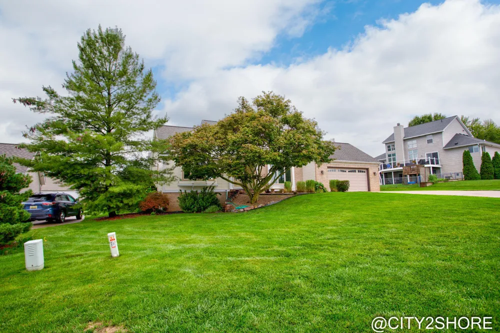 6719 Crown Point Drive Georgetown Charter Township, MI 49426