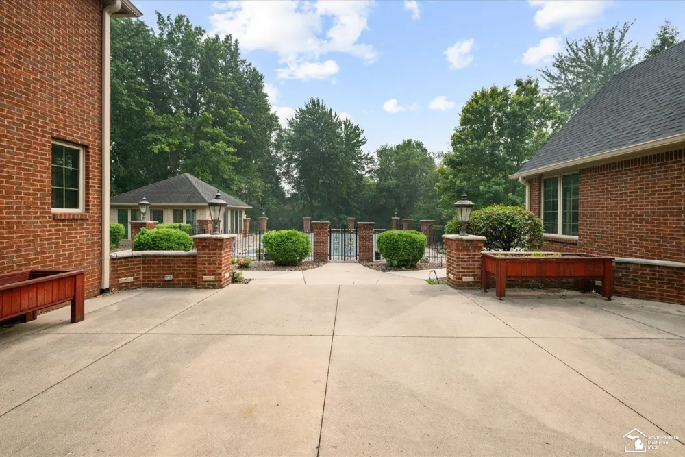 5481 Teakwood Drive Monroe Charter Township, MI 48161