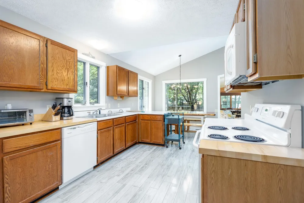 15570 Betsie River Drive Springdale Township, MI 49683