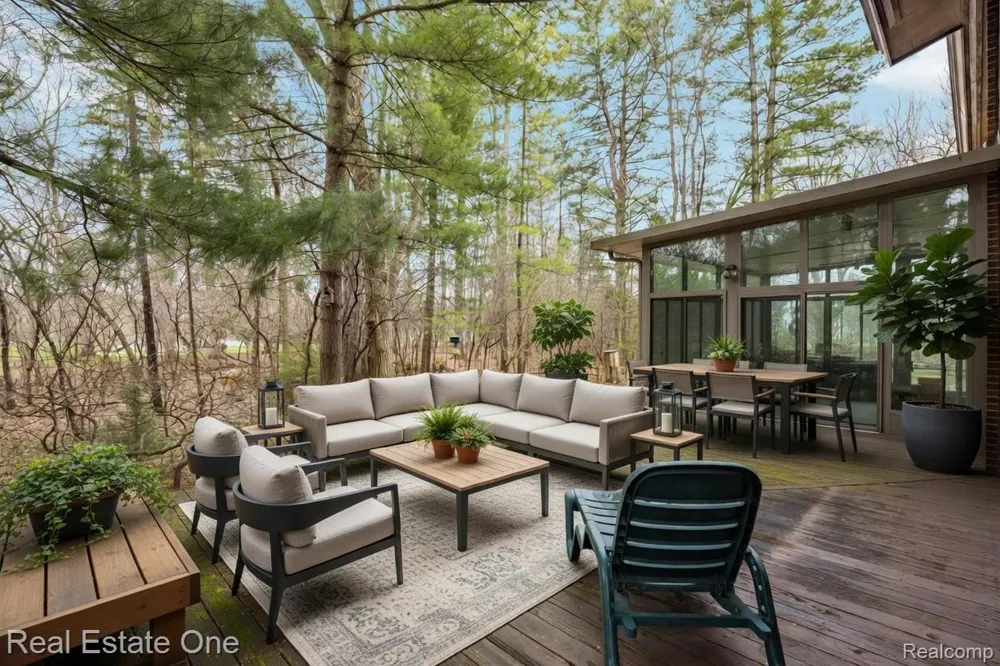 32674 Bingham Lane Bingham Farms Village, MI 48025