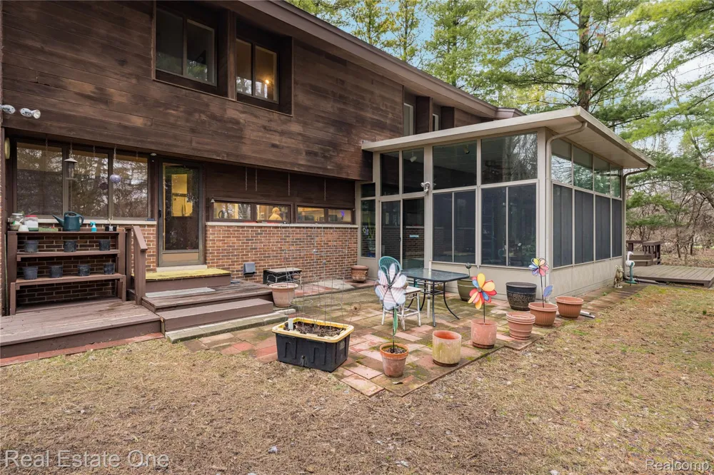32674 Bingham Lane Bingham Farms Village, MI 48025