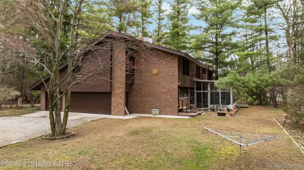 32674 Bingham Lane Bingham Farms Village, MI 48025