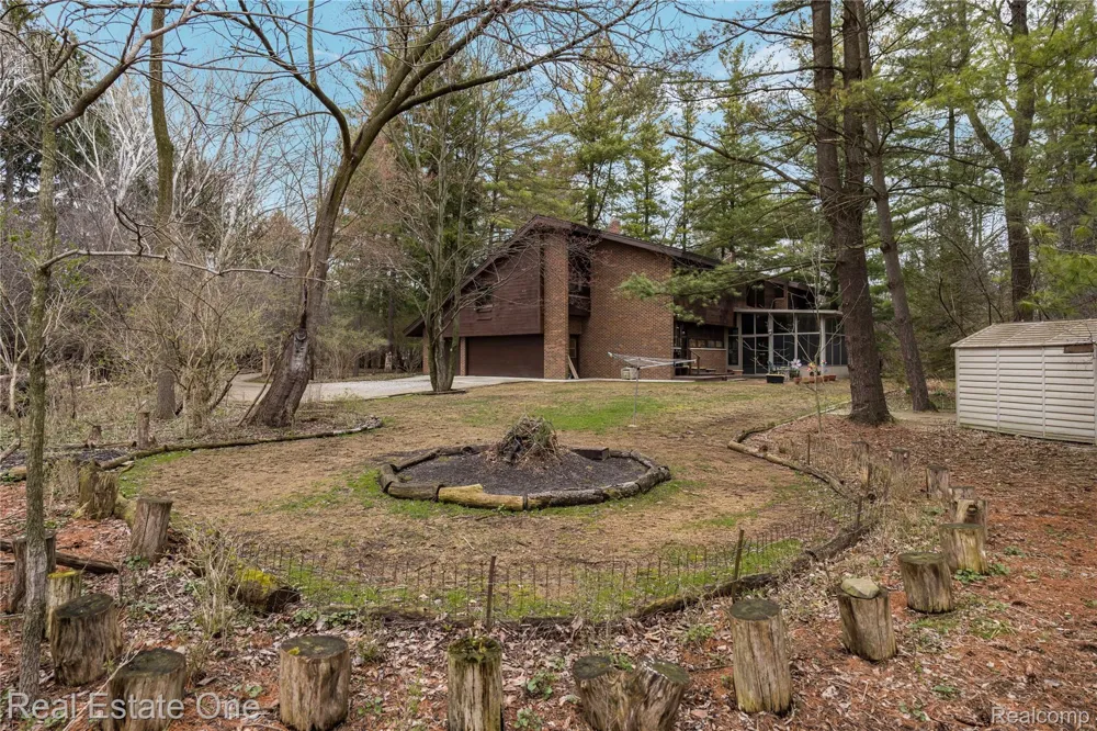 32674 Bingham Lane Bingham Farms Village, MI 48025