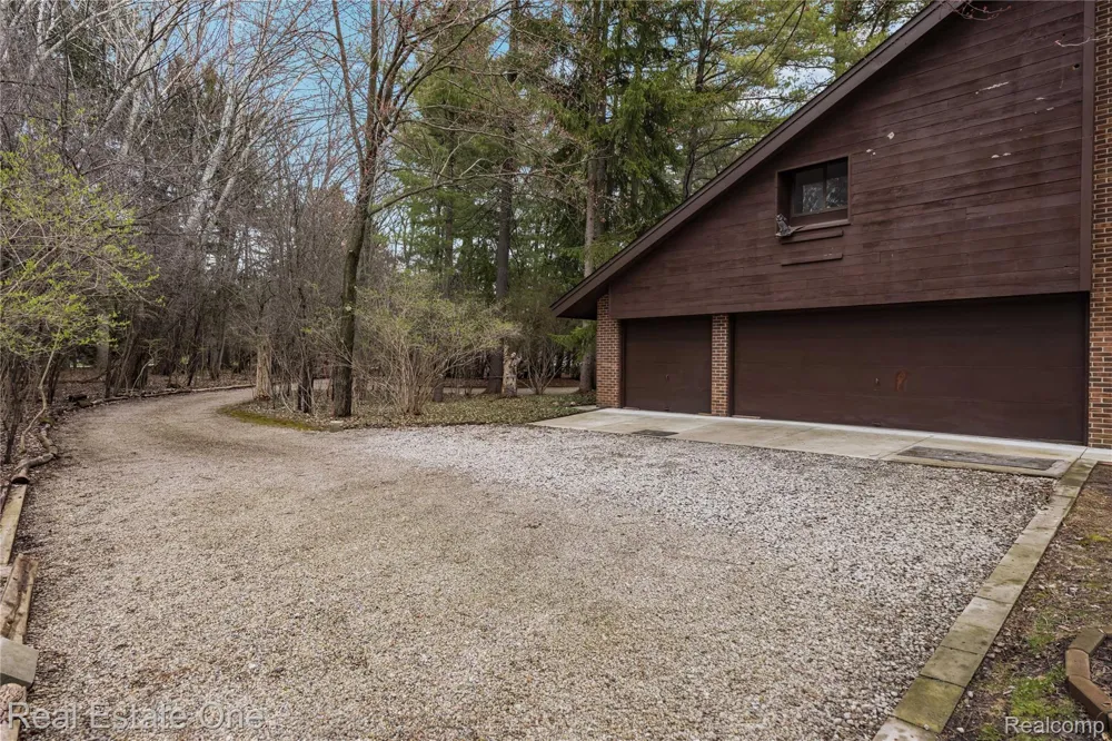 32674 Bingham Lane Bingham Farms Village, MI 48025