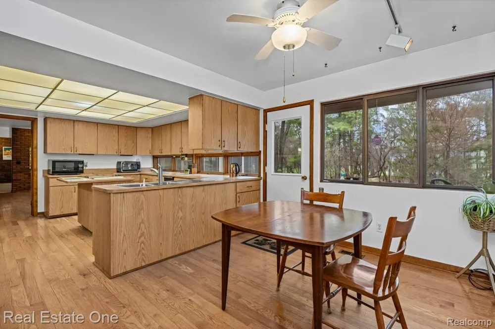 32674 Bingham Lane Bingham Farms Village, MI 48025
