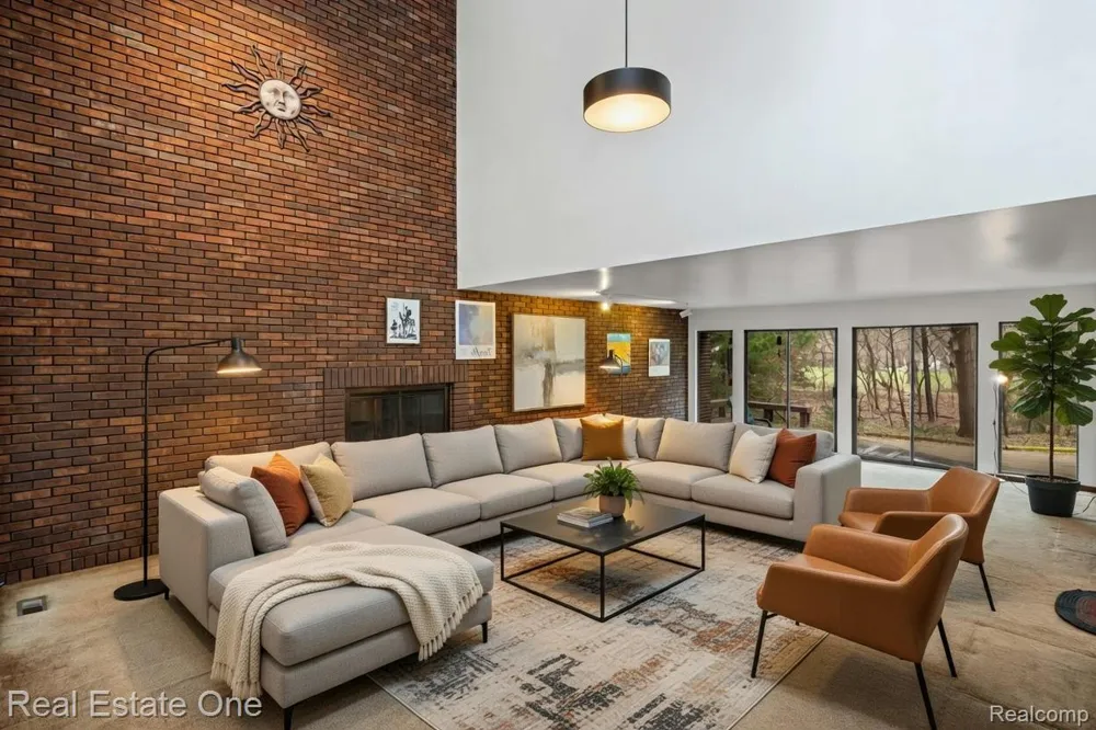 32674 Bingham Lane Bingham Farms Village, MI 48025
