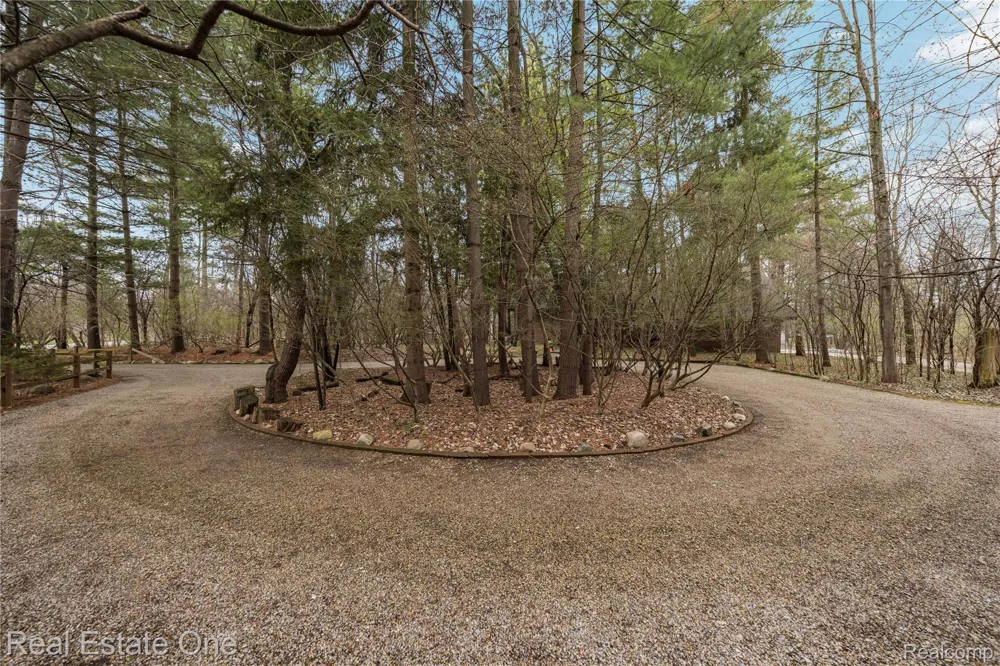32674 Bingham Lane Bingham Farms Village, MI 48025