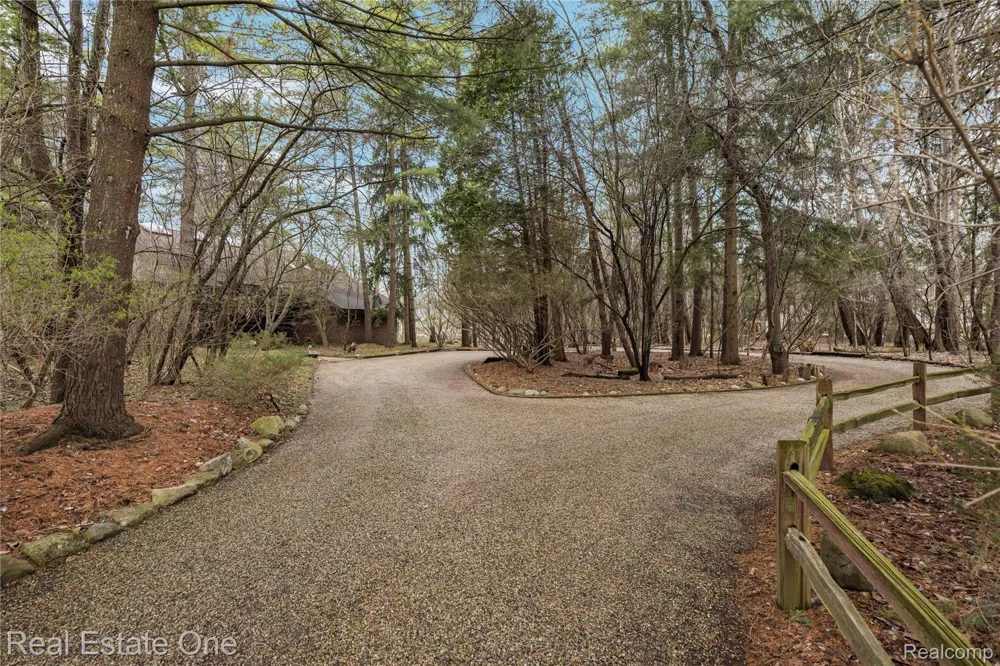 32674 Bingham Lane Bingham Farms Village, MI 48025