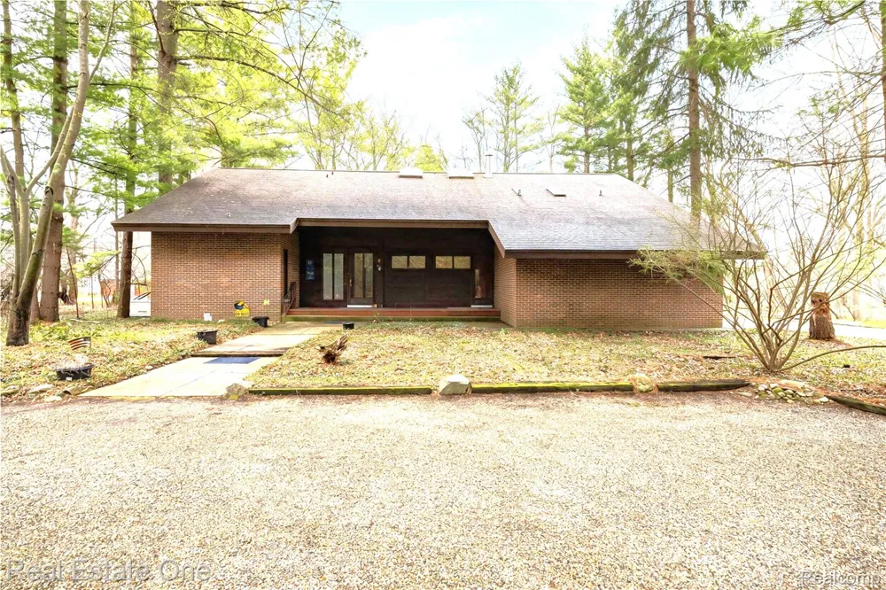 32674 Bingham Lane Bingham Farms Village, MI 48025