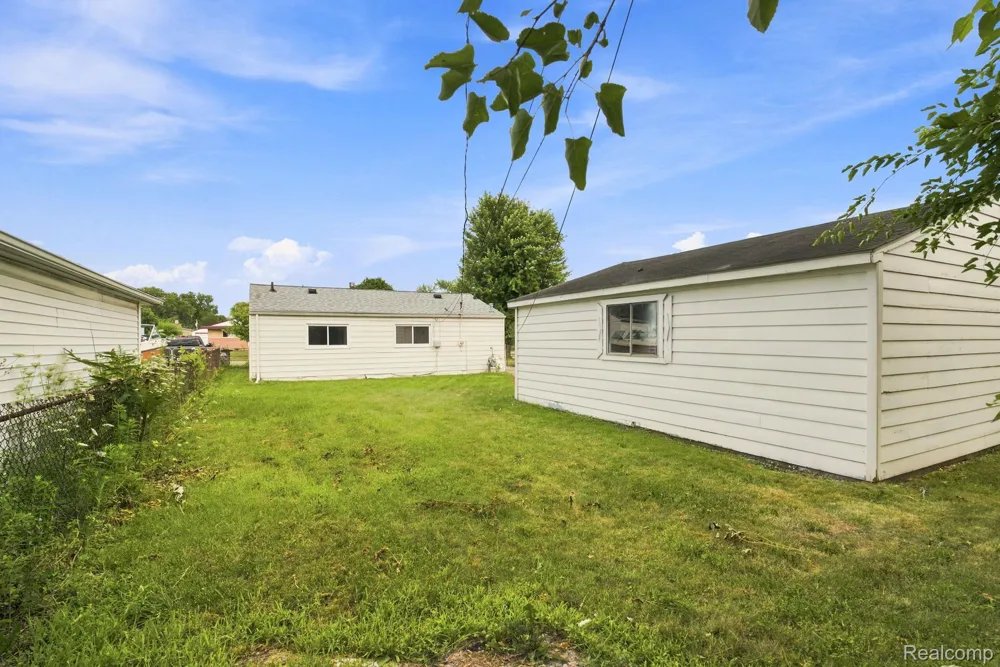 7546 Pine Street Taylor City, MI 48180