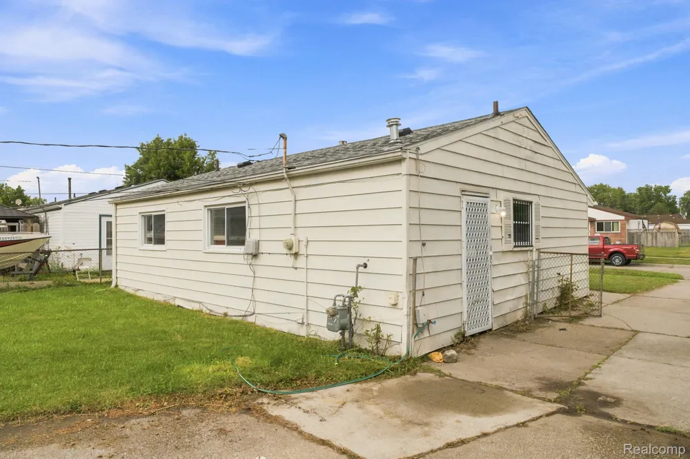 7546 Pine Street Taylor City, MI 48180