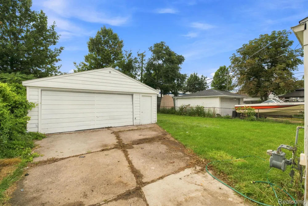 7546 Pine Street Taylor City, MI 48180