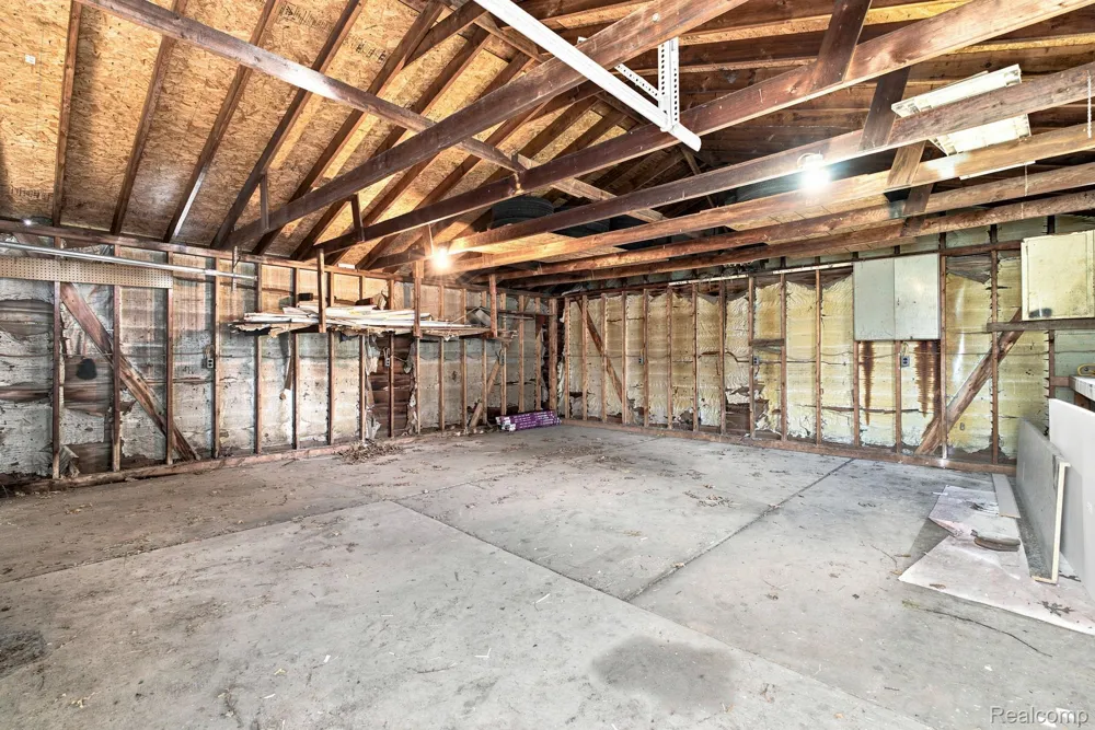 7546 Pine Street Taylor City, MI 48180