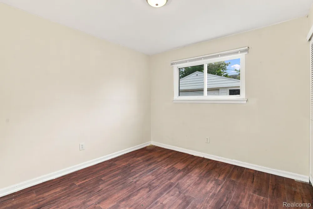 7546 Pine Street Taylor City, MI 48180