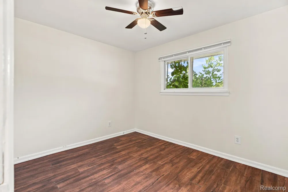 7546 Pine Street Taylor City, MI 48180