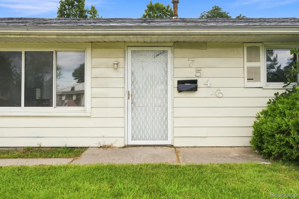7546 Pine Street Taylor City, MI 48180
