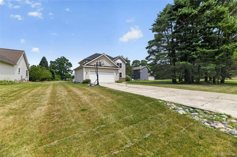 6452 Sandy Knoll Fenton Charter Township, MI 48451