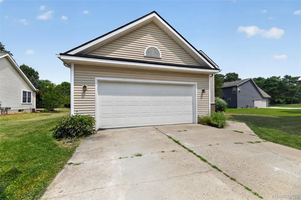 6452 Sandy Knoll Fenton Charter Township, MI 48451