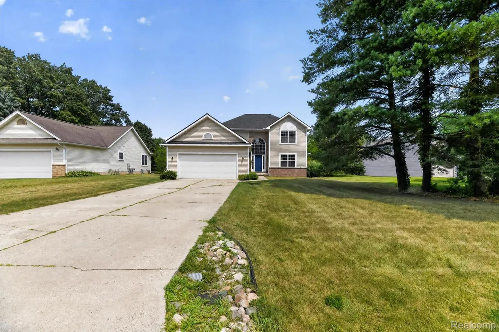 6452 Sandy Knoll Fenton Charter Township, MI 48451