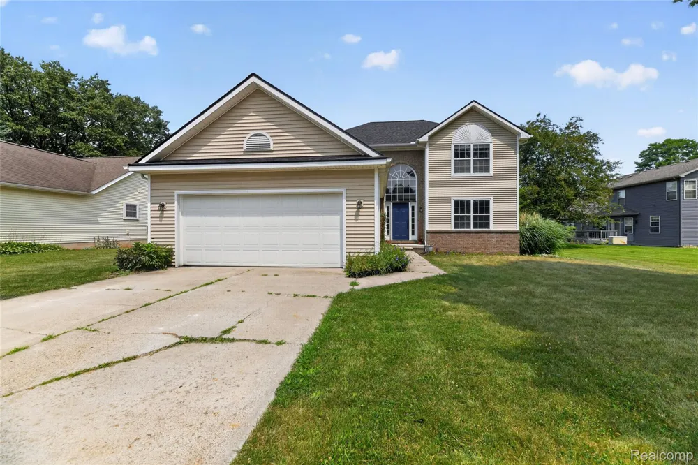 6452 Sandy Knoll Fenton Charter Township, MI 48451