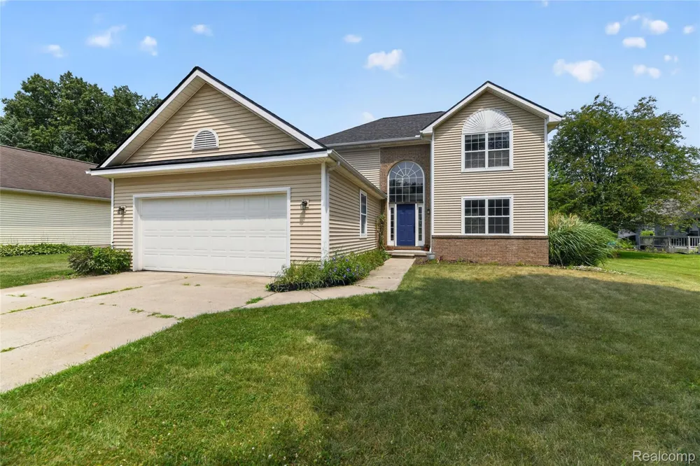 6452 Sandy Knoll Fenton Charter Township, MI 48451