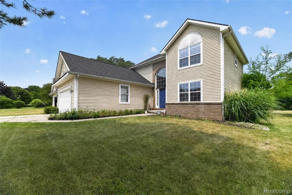 6452 Sandy Knoll Fenton Charter Township, MI 48451