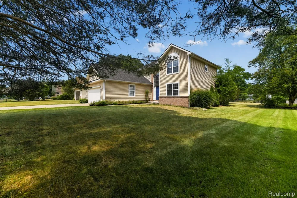 6452 Sandy Knoll Fenton Charter Township, MI 48451