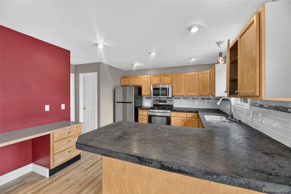 6452 Sandy Knoll Fenton Charter Township, MI 48451