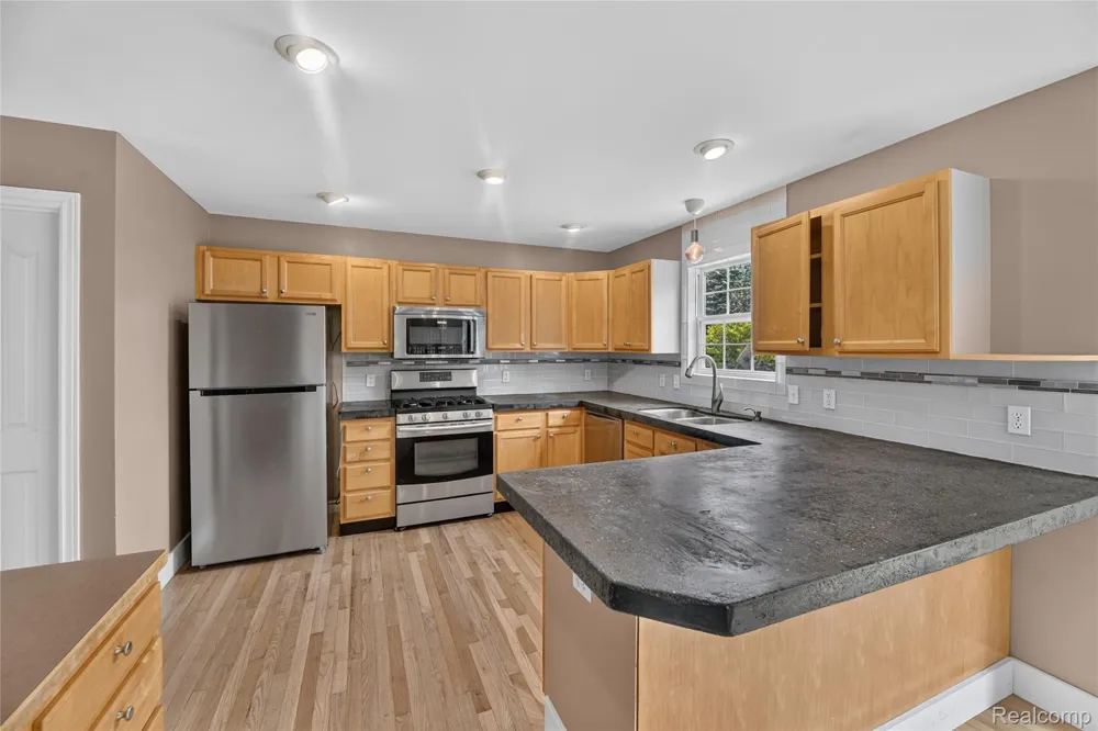 6452 Sandy Knoll Fenton Charter Township, MI 48451