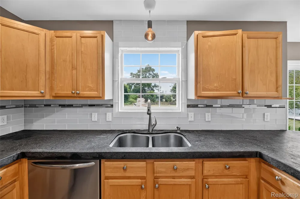 6452 Sandy Knoll Fenton Charter Township, MI 48451