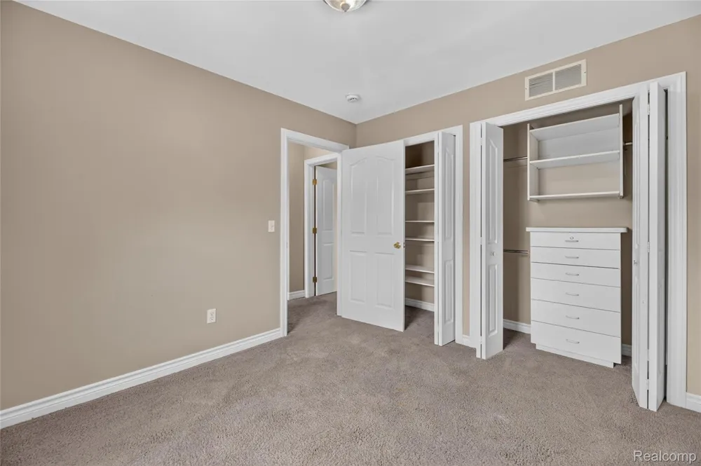 6452 Sandy Knoll Fenton Charter Township, MI 48451