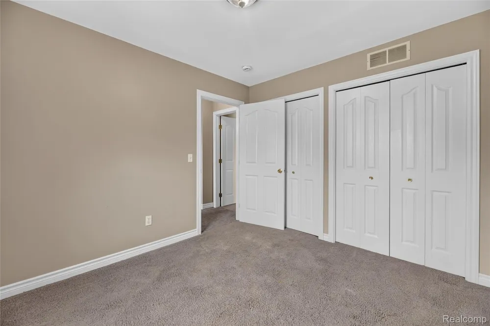 6452 Sandy Knoll Fenton Charter Township, MI 48451