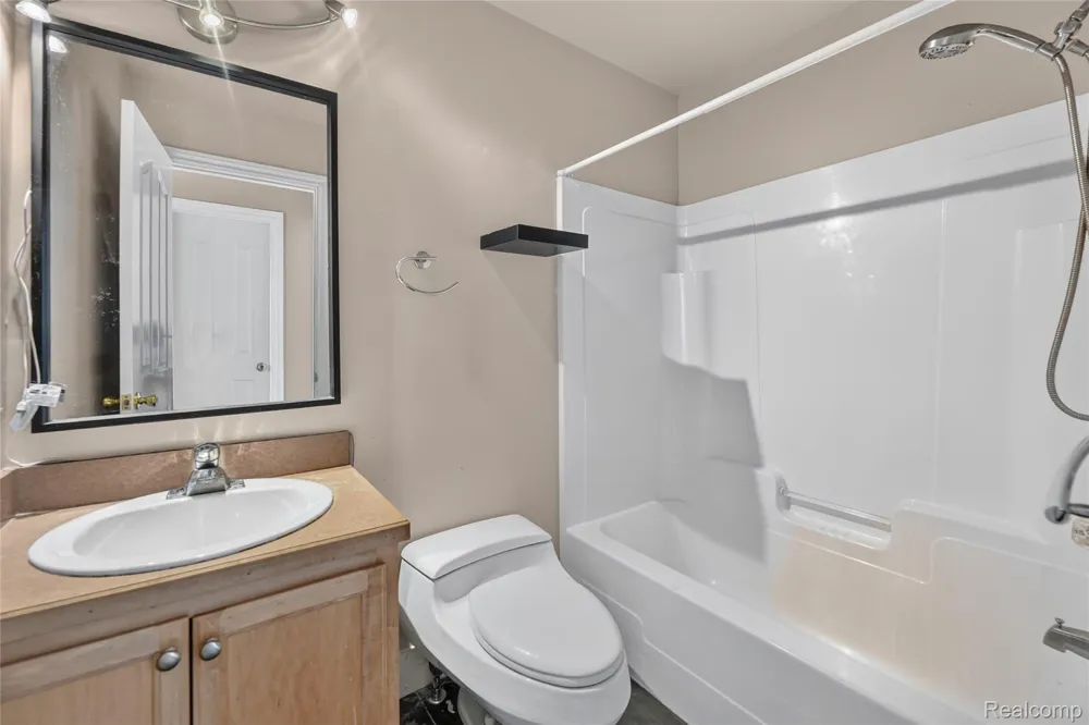 6452 Sandy Knoll Fenton Charter Township, MI 48451