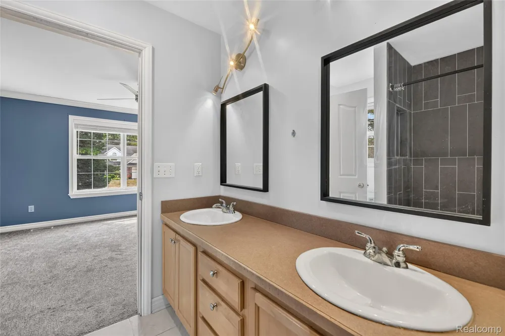 6452 Sandy Knoll Fenton Charter Township, MI 48451