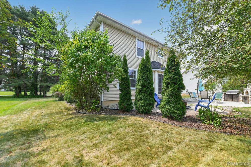 6452 Sandy Knoll Fenton Charter Township, MI 48451