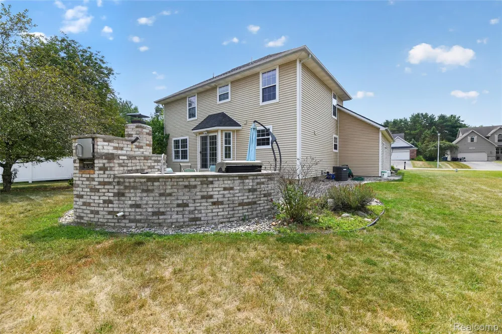 6452 Sandy Knoll Fenton Charter Township, MI 48451