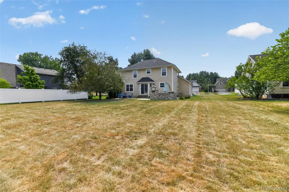 6452 Sandy Knoll Fenton Charter Township, MI 48451